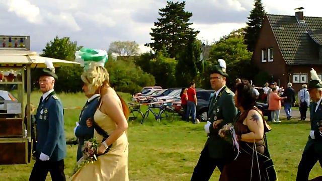 Schützenfest 2011 in Marl-Sinsen: BM W.Arndt und Schützenkönigspaare maschieren zum Festzelt смотреть онлайн