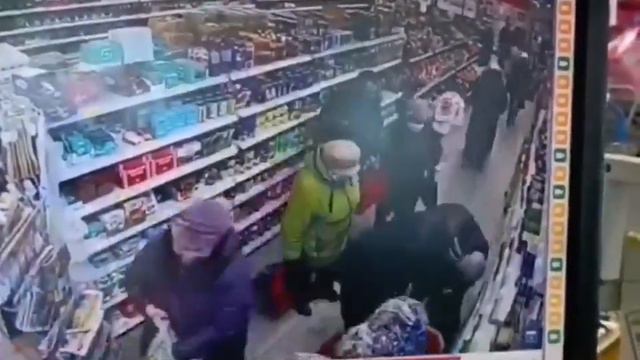 Куда делся весь сахар и куда идут утром все бабушки? смотреть онлайн