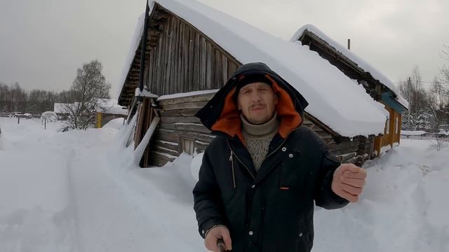 С виду заснеженная глухая деревня, но в одном домишке всегда бурлит деревенская жизнь!