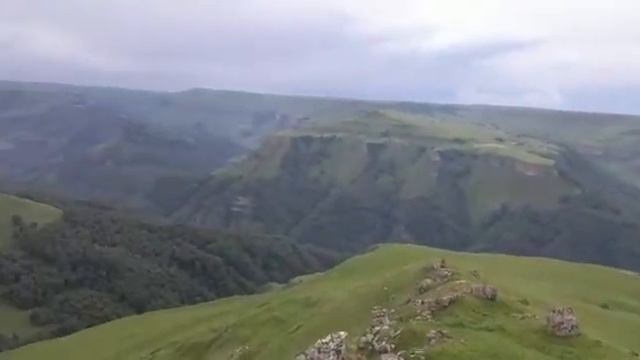 Вид с горы Шапка на Гришкину балку и водохранилище Эшкаконское смотреть онлайн