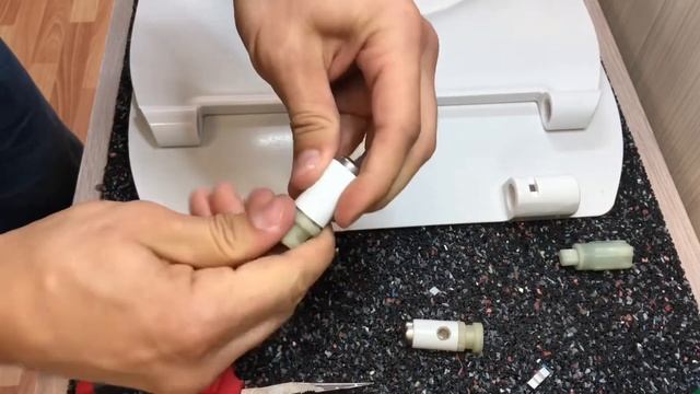 Крышка унитаза Ideal Standard Tesi клинит и скрипит. Что делать? Давайте разбираться вместе.