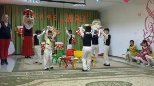 "Танец официантов в детском саду. Утренник Весеннее Кафе"