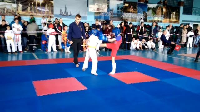 Чемпионат Украины.Димитров Рома, 1-й бой(тр.Баух Н.) фулл-контакт 09.12.2017 смотреть онлайн