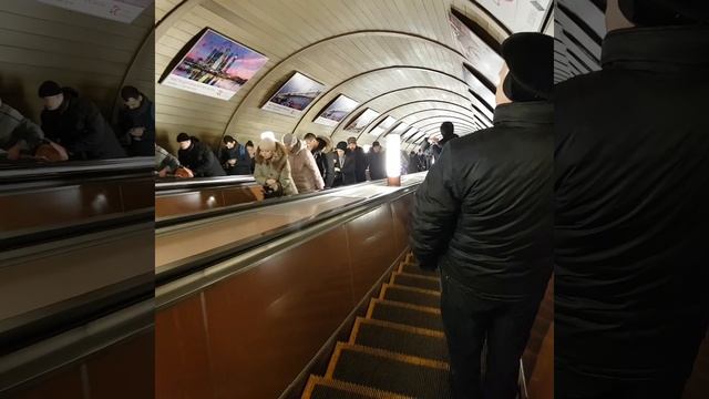 Эскалатор глубоко вниз смотреть онлайн