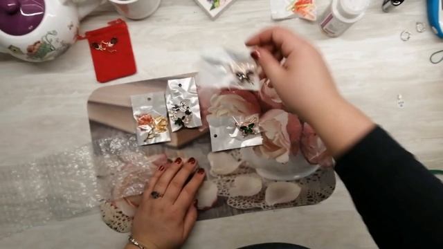 Распаковка бижутерии с Алиэкспресс. Красота! Гарнитур, броши! Надо брать ещё 27 марта! смотреть онлайн