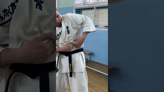 Кёкусинкай / Не гнись, не щемись / Формирование правильной боевой стойки смотреть онлайн