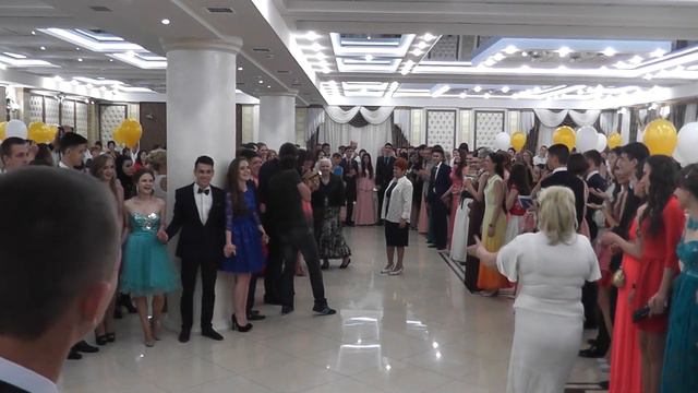 Випускники 11ї гімназії імені Треньова.Місто Сімферополь.Крим.Україна.