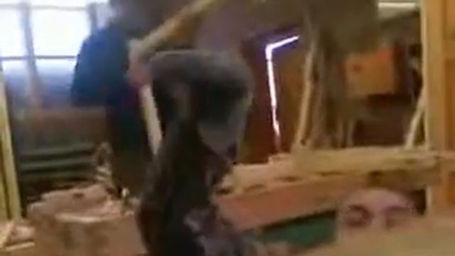 змея напала на человека смотреть онлайн