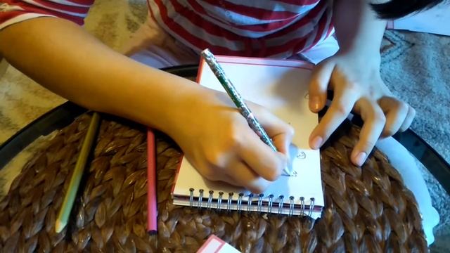 Как нарисовать дизайн ногтей на бумаге. смотреть онлайн