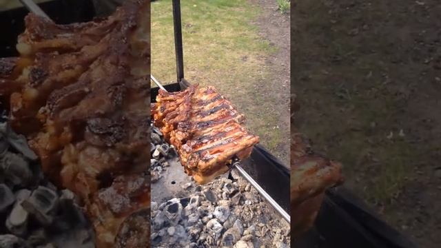 Свиные ребрышки на вертеле смотреть онлайн