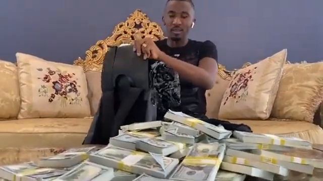 Passion java shows off A million dollars cash смотреть онлайн