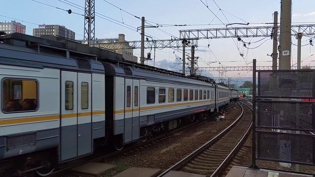 "Сентябрьский архив" Электропоезд ЭД4М-0453 "Фирменный экспресс" сообщением Москва Казанская-Шатура смотреть онлайн