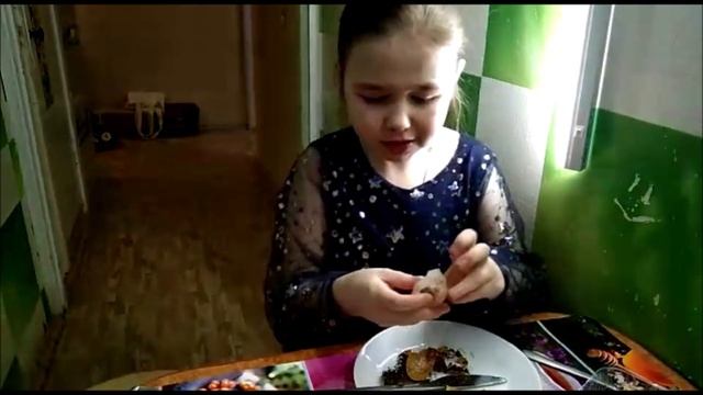 Впервые пробуем фрукт РАМБУТАН! смотреть онлайн