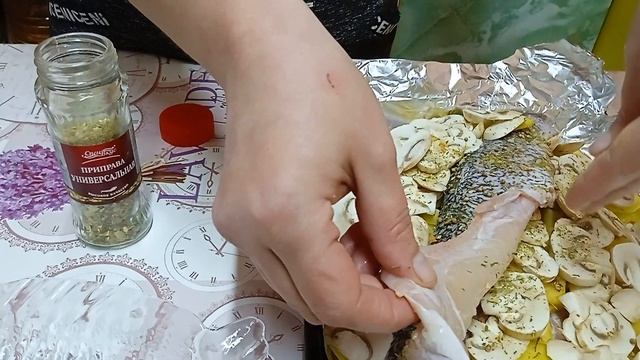ЗАПЕЧЁННАЯ ЩУКА В ДУХОВКИ С КАРТОФЕЛЬНОЙ НАЧИНКОЙ С СЫРОМ И ГРИБАМИ!!! смотреть онлайн