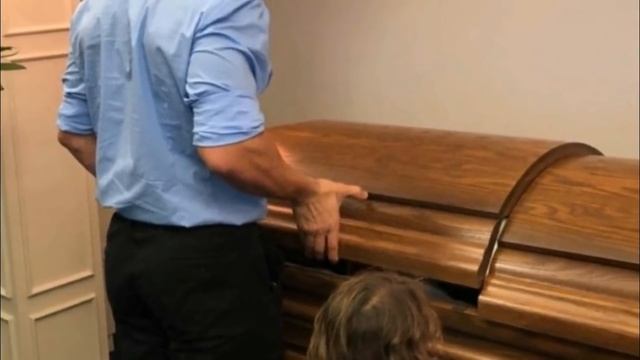 Man Posts Photos ‘So Everyone Can See Nightmare’ Inside Wife’s Coffin