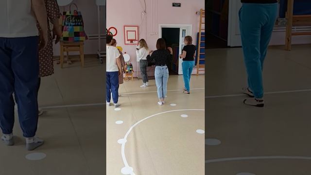 танец на выпускной (флешмоб) без первого движения (гляньте в предыдущем видео) смотреть онлайн