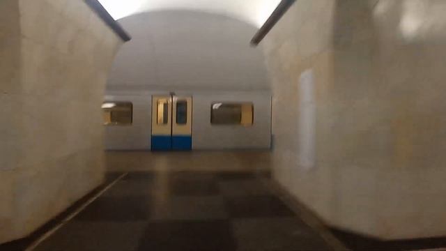 Прибытие на станцию метро Проспект Мира на Номерном!Перегоночный поезд Ока на станции Проспект Мира смотреть онлайн