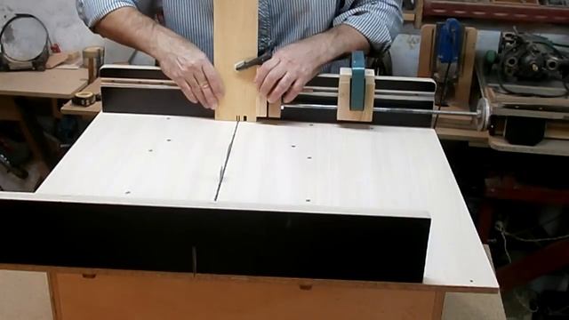 Изготовление ящичного соединения на распиловочном столе. Connection for a box. смотреть онлайн