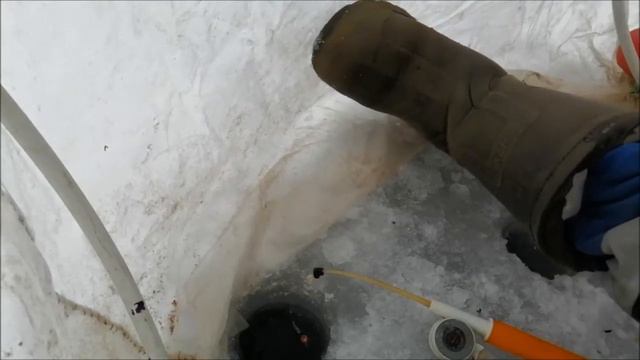 Зимняя рыбалка Репортаж из палатки.Первый день. смотреть онлайн