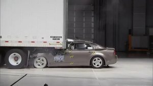 Краш-тесты - легковушка против фуры