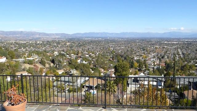 View From Hokes New Home Overlooking San Fernando Valley смотреть онлайн