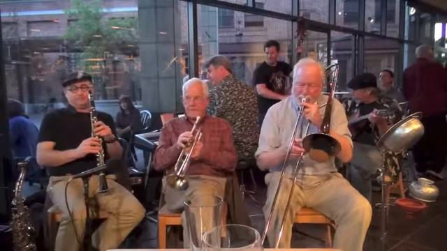 Clint Baker's Cafe Borrone AllStars "Lady Be Good" смотреть онлайн