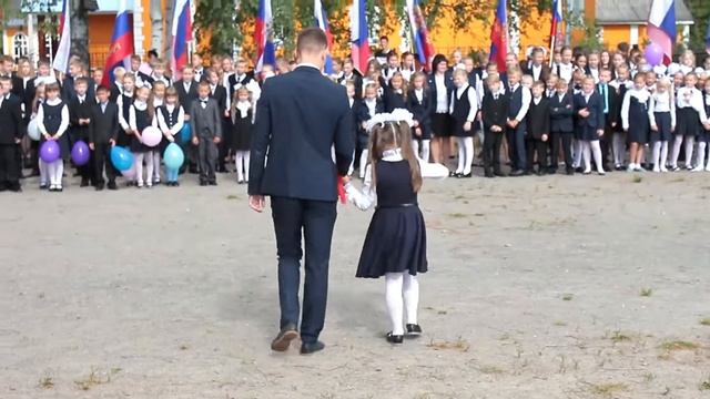 Первый звонок и парад первоклашек. Школа №3, 2018 г смотреть онлайн