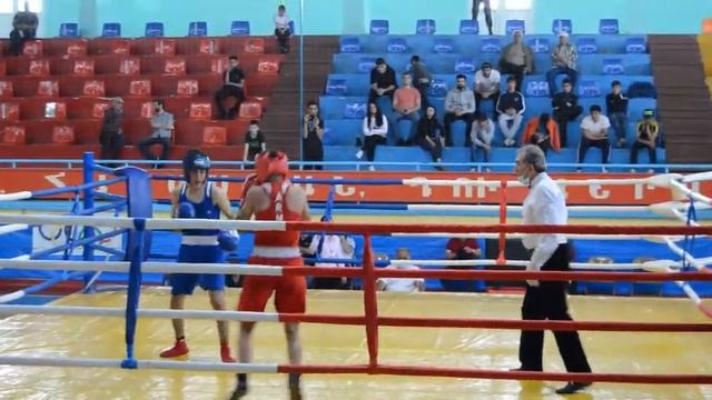 Чемпионат Армении по боксу среди юношей 54кг Баграт Азизян (Мартуни)-Артиом Маргарян (Лори) смотреть онлайн