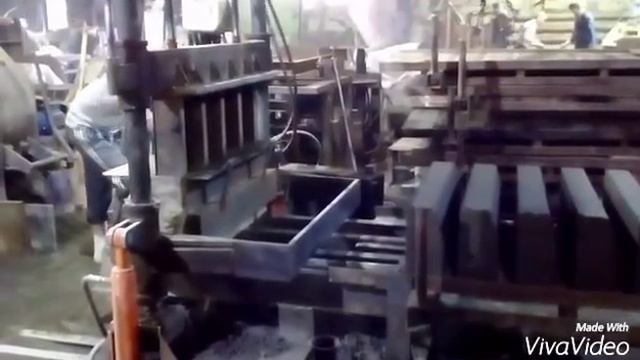 Производство бордюра дорожного на вибропрессе Монолит-100 смотреть онлайн