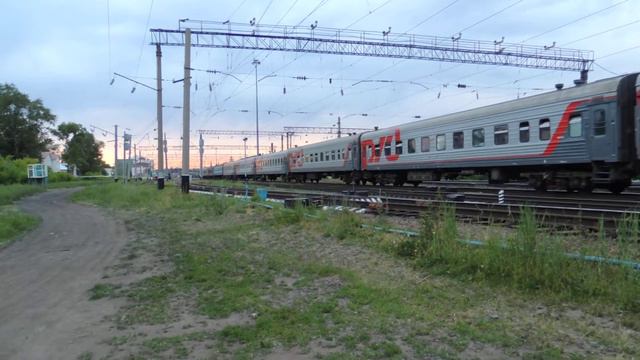 ЧМЭ3-2107 с составом поезда Ижевск-Новороссийск смотреть онлайн