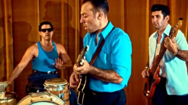 LA LOM Cover "Llorar"