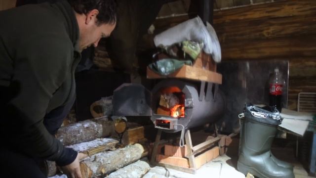 УШЁЛ ОТ ВСЕХ НА ЛОШАДИ В ЛЕСНУЮ ИЗБУ, А ТУТ ТАКОЕ... смотреть онлайн