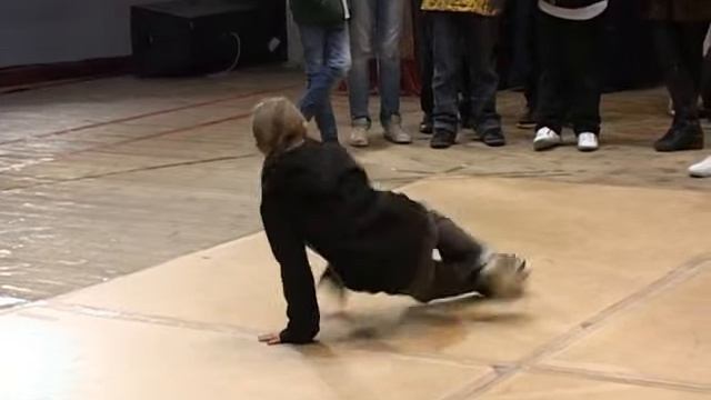 В Кузнецке прошли соревнования по брейк - дансу. Январь 2013 год смотреть онлайн
