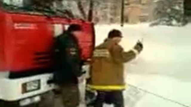 пожарная машина застряла в снегу смотреть онлайн