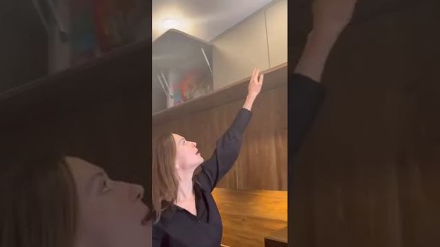 Уютная кухня ☕️Корпус Egger,основные фасады AGT Supramat, Eterno -коллекция Wood,фурнитура BLUM смотреть онлайн