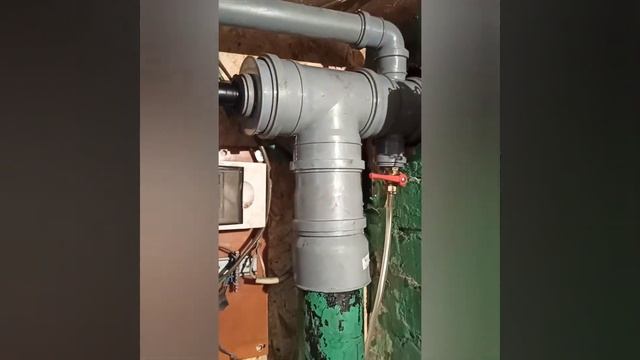 Объединены в гараже вытяжка с погреба с коптильней Голден-Смокер в одной трубе. смотреть онлайн