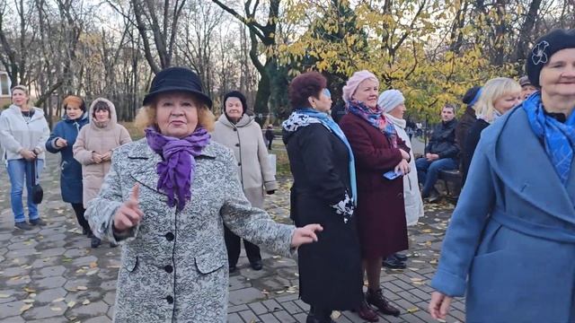 5.11.23г..."Глаза в Глаза"... А. Раджабов... звучит на танцполе в Гомельском парке... смотреть онлайн
