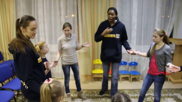 Игроки БК "Чеваката" в гостях у детей смотреть онлайн