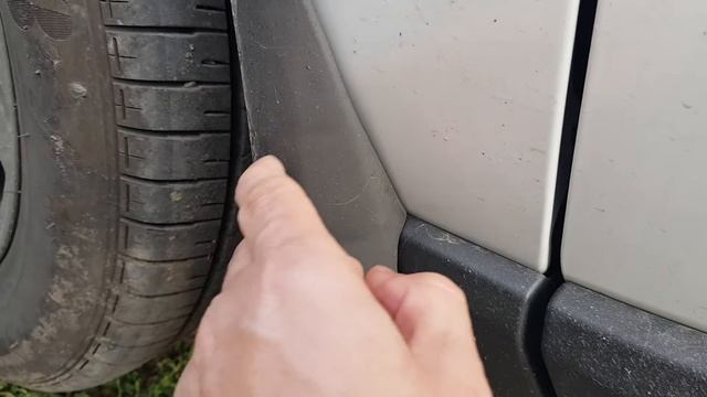 Альтернативные брызговики на Toyota RAV4 New.