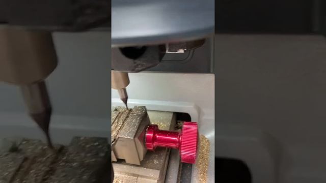 Cutting a Volkswagen Polo remote key смотреть онлайн