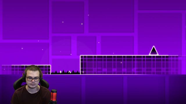 БУЛКИН ВПЕРВЫЕ ИГРАЕТ В GEOMETRY DASH! А ЧЕГО ТАК СЛОЖНО!