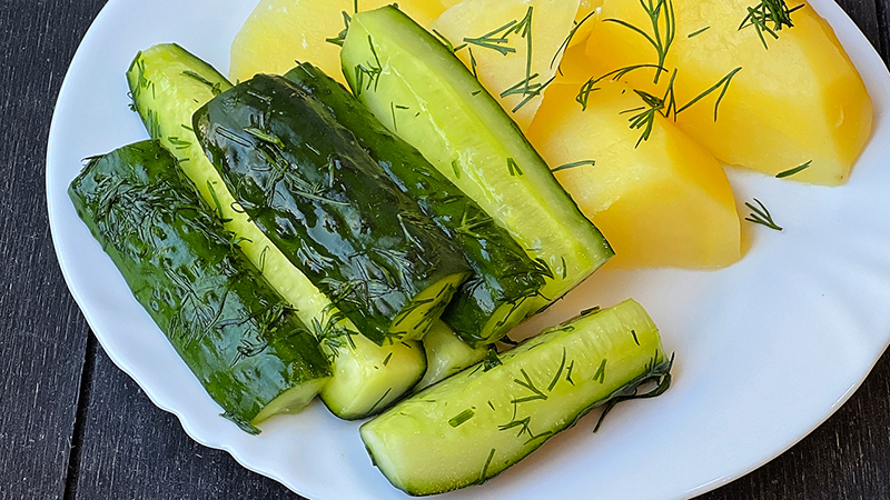 ?Хрустящие МАЛОСОЛЬНЫЕ ОГУРЦЫ. Через час уже хрустишь! ОЧЕНЬ БЫСТРЫЙ И ПРОСТОЙ РЕЦЕПТ! смотреть онлайн