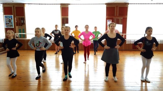 Крокодил Гена танец смотреть онлайн