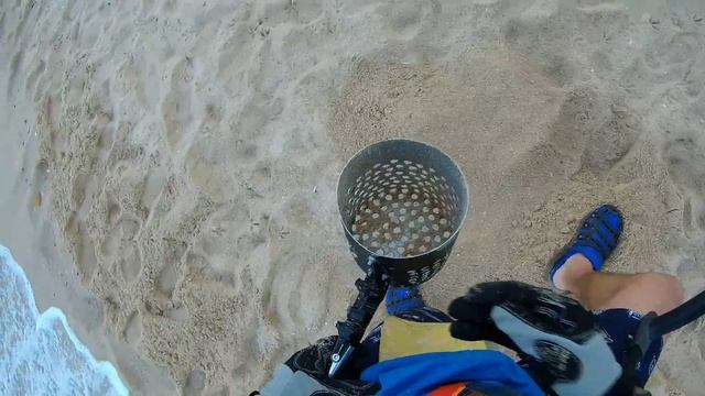 Взял металлоискатель в отпуск в Таиланд и нашёл... смотреть онлайн