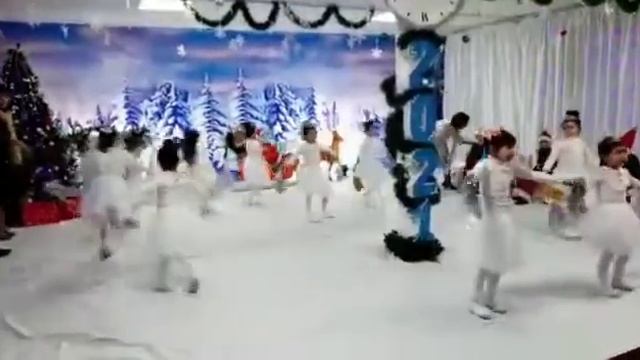 Белые снежинки.Подготовительная группа. смотреть онлайн