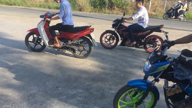 Đua xe xìpo vs raider 150 cái kết thật ghê xợ смотреть онлайн