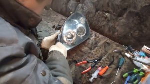 Как разобрать фару на OPEL VECTRA С (Разборка не разборной фары) Видео 2