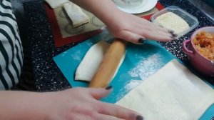 Пирожки из слоеного теста с капустой. Вкусно и очень просто.