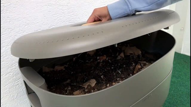 Zakladanie vermikompostéru | Nasťahovala som si do bytu 250 g kalifornských dáždoviek (Žofiek) смотреть онлайн