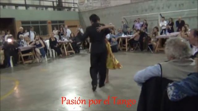 ROXANA SUAREZ Y SEBASTIAN ACHAVAL Bailando El Tango LA MADRUGADA En La MILONGA DEL MORAN